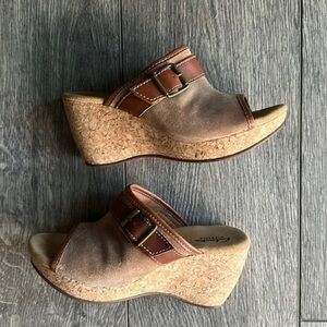 Clarks shoes wedges tan suede toeless size 7 Barbie core